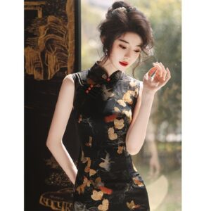 Black chonsam suit in Shanghai style of 2025: sleeveless dress + scarf