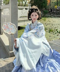 ming-dynasty-woven-gold-apricot-moon-white-hanfu-mamian-skirt-detail