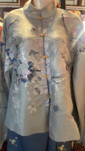 ming-dynasty-woven-gold-apricot-moon-white-hanfu-mamian-skirt-detail