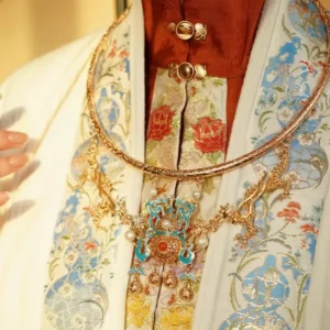 Gold alloy filigree turquoise enamel yingluo necklace detail for hanfu
