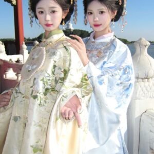 ming-dynasty-woven-gold-apricot-moon-white-hanfu-mamian-skirt-detail