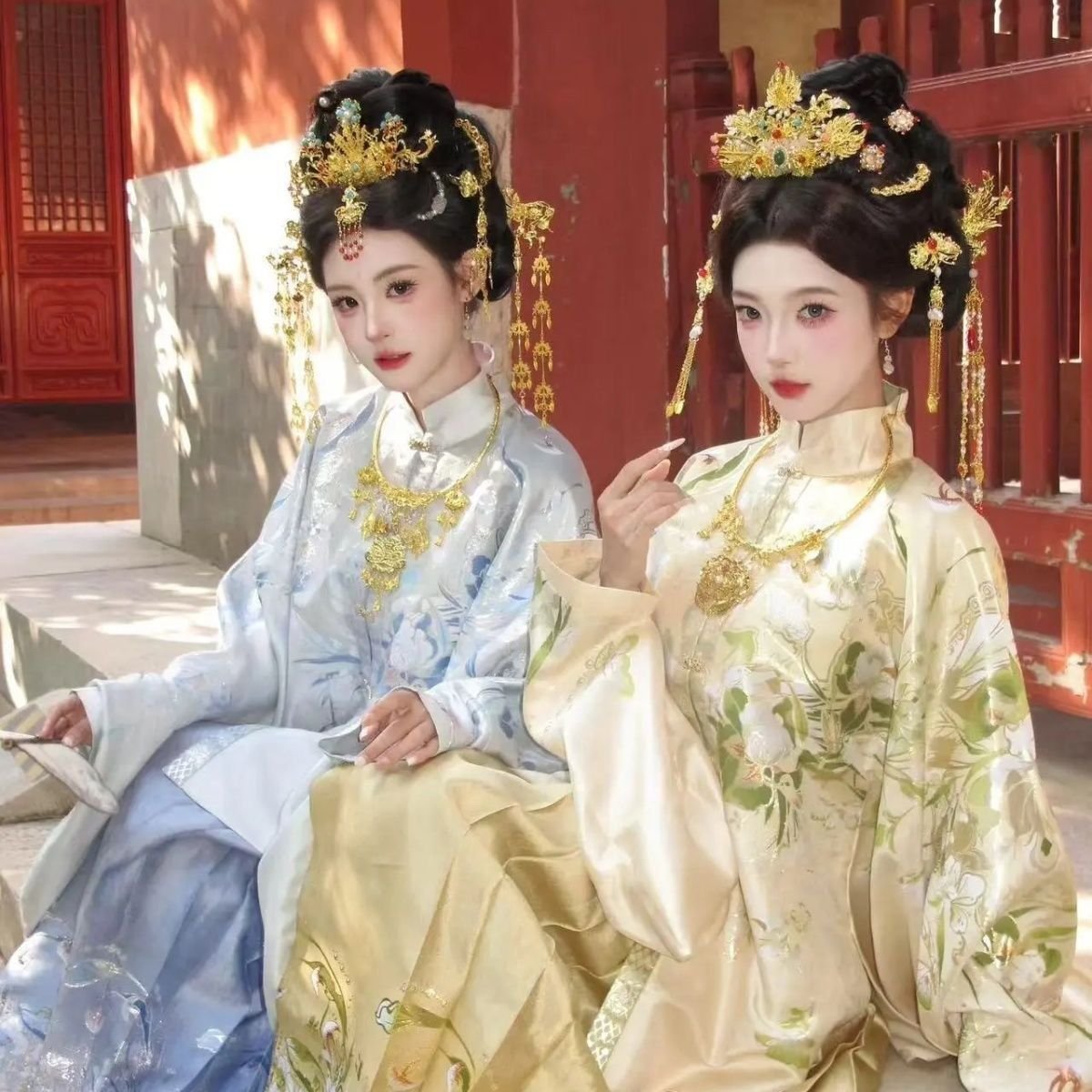 ming-dynasty-woven-gold-apricot-moon-white-hanfu-mamian-skirt-detail