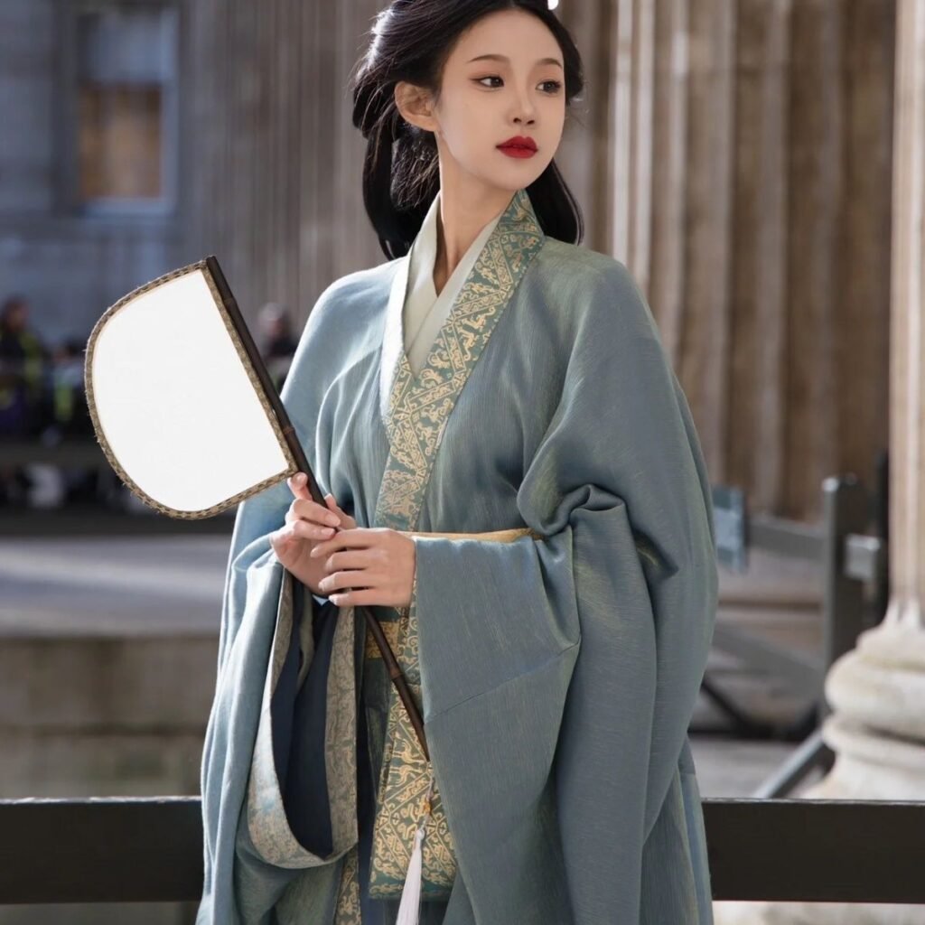 Authentic Mashan Chu Tomb Han Dynasty restoration Hanfu 3-piece wide sleeve robe, blue Hanfu full body model shooting