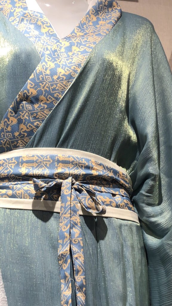 Authentic Mashan Chu Tomb Han Dynasty restoration Hanfu 3-piece wide sleeve robe, blue Hanfu full body model shooting