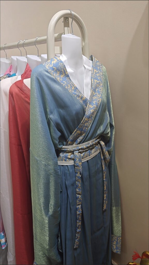 Authentic Mashan Chu Tomb Han Dynasty restoration Hanfu 3-piece wide sleeve robe, blue Hanfu full body model shooting