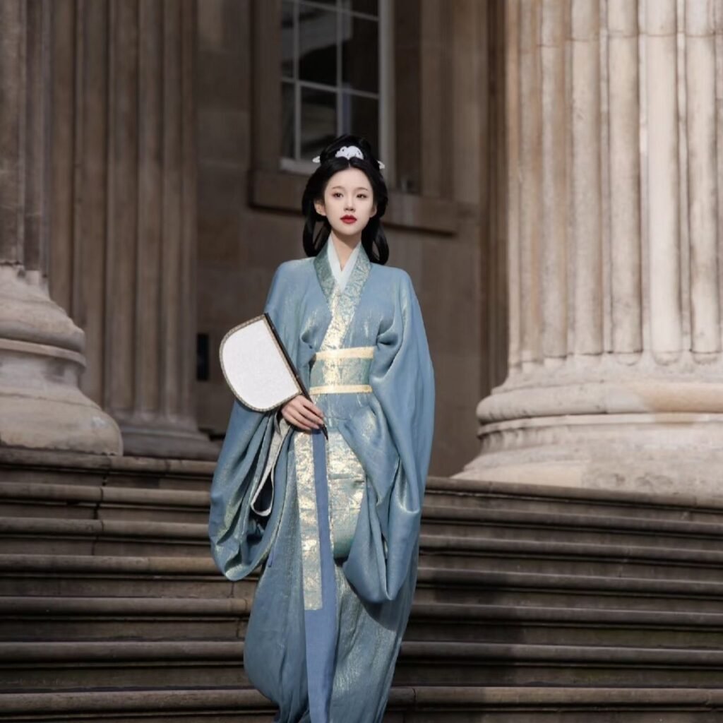 Authentic Mashan Chu Tomb Han Dynasty restoration Hanfu 3-piece wide sleeve robe, blue Hanfu full body model shooting
