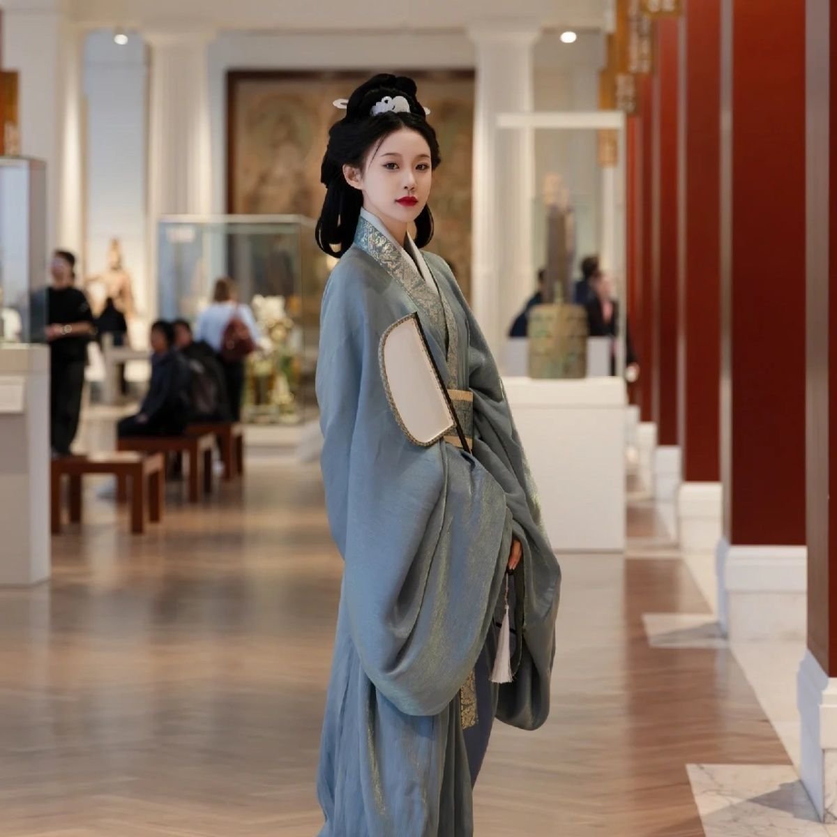 Authentic Mashan Chu Tomb Han Dynasty restoration Hanfu 3-piece wide sleeve robe, blue Hanfu full body model shooting