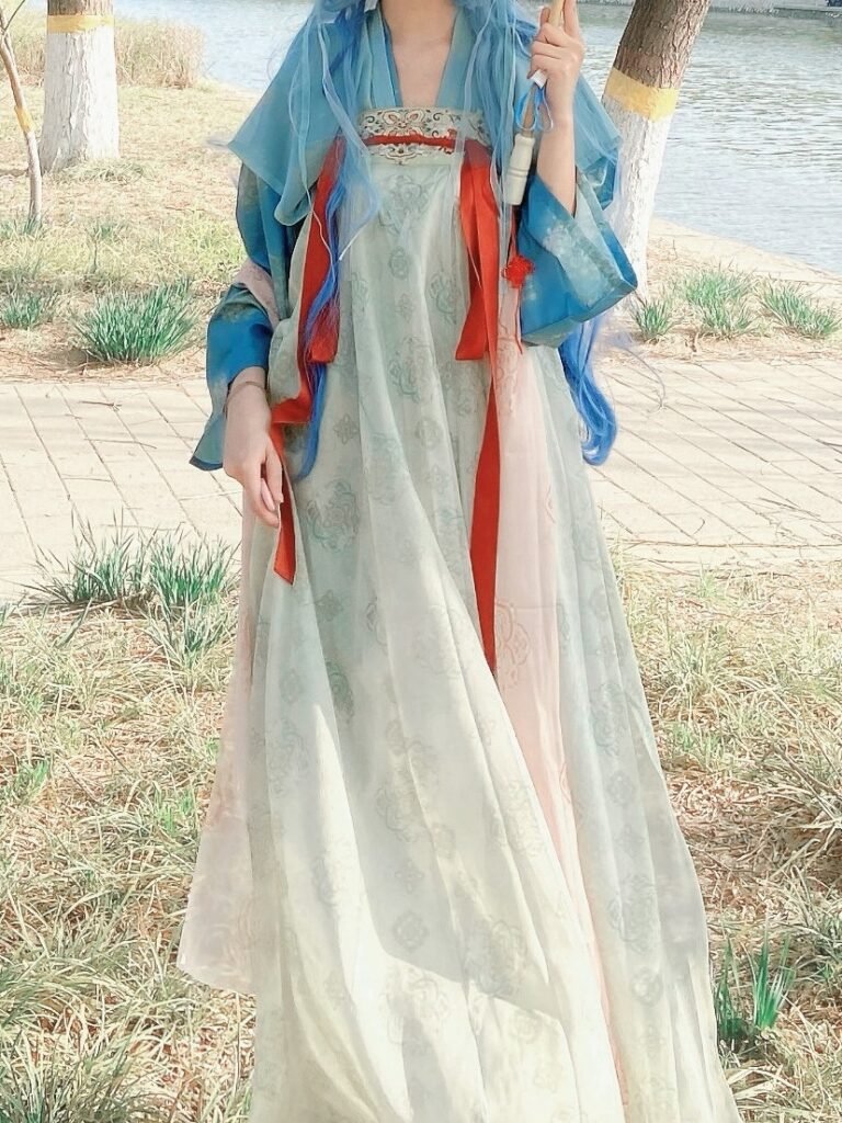 Spring Porcelain Tang Dynasty Qixiong Ruqun heavy embroidered hanfu full model shot, fairy style traditional Chinese costume