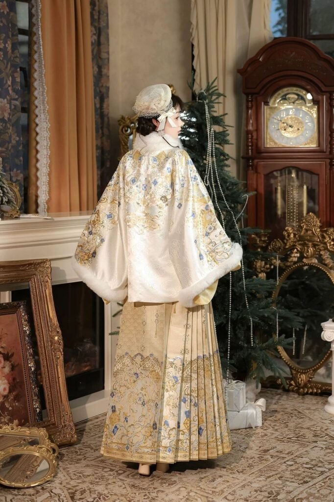 Samiusglobal Shifang Ming Hanfu Zhaojun Ao horse face skirt full set, woven gold makeup flower winter new year hanfu