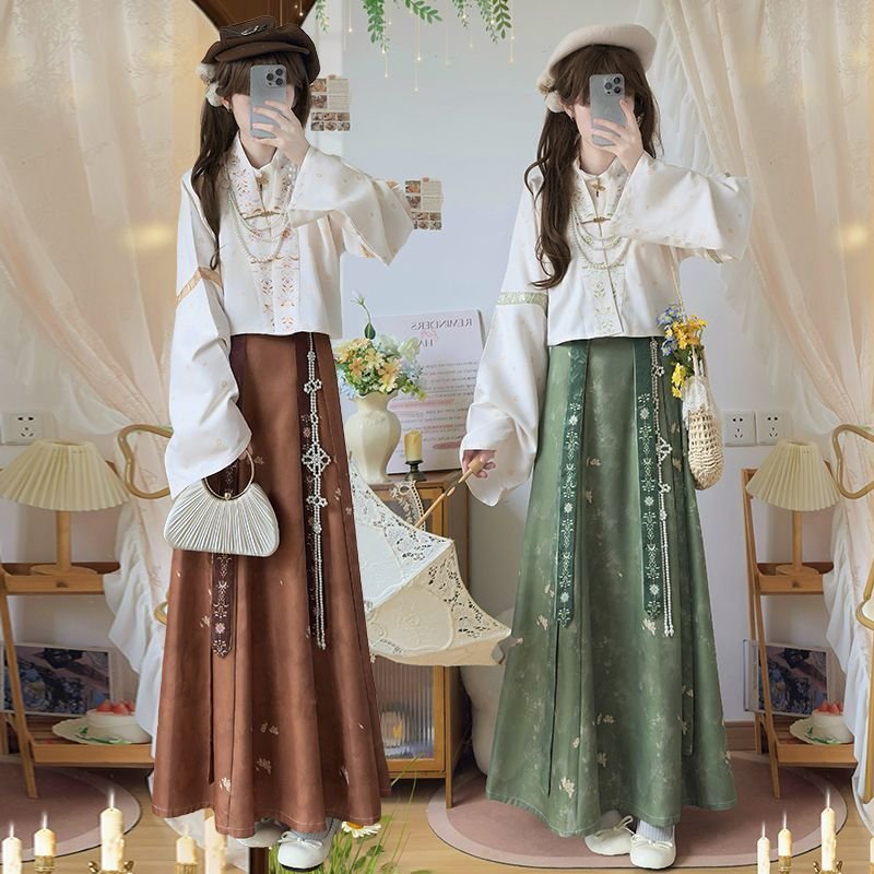ZhenYinglian Suqiu Ming Style improved Hanfu top and broken skirt, stand collar and printed fabric details