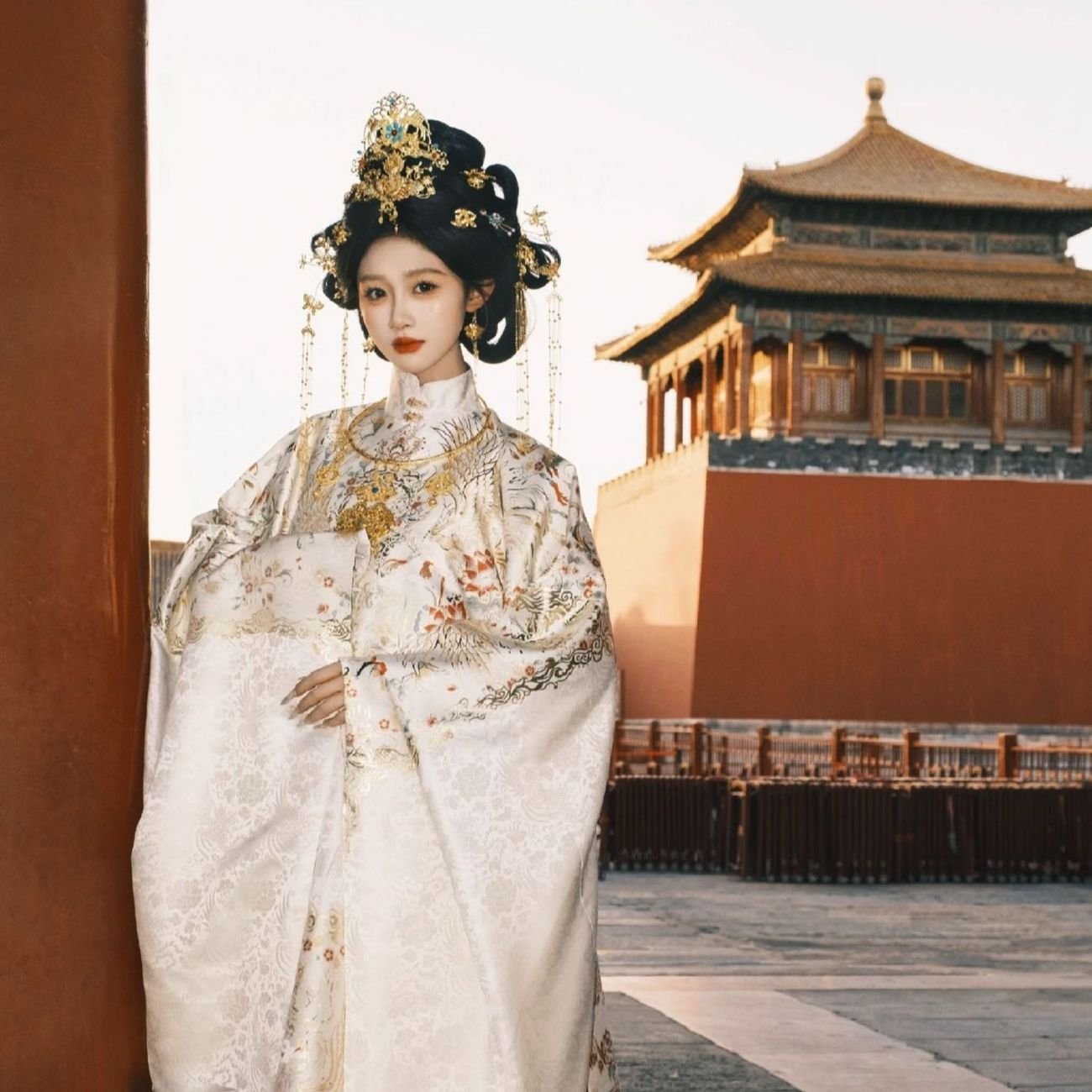 Zhen Yinglian Ming Dynasty Noble Girl Ming-style women’s hanfu long robe heavy woven gold zhuanghua phoenix pattern