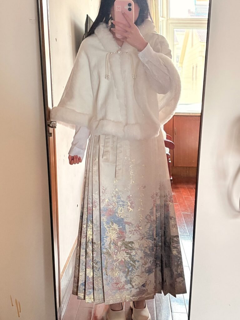 Cat among flower original Ming hanfu woven gold imitation makeup jacquard mamian skirt single piece