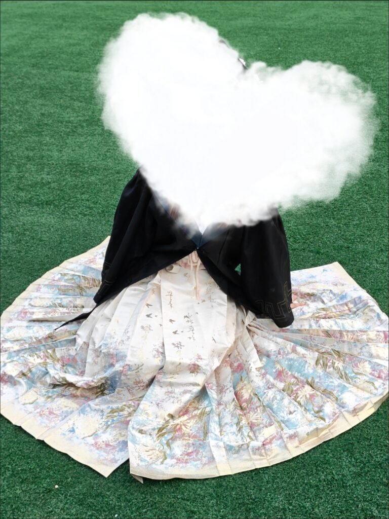 Cat among flower original Ming hanfu woven gold imitation makeup jacquard mamian skirt single piece