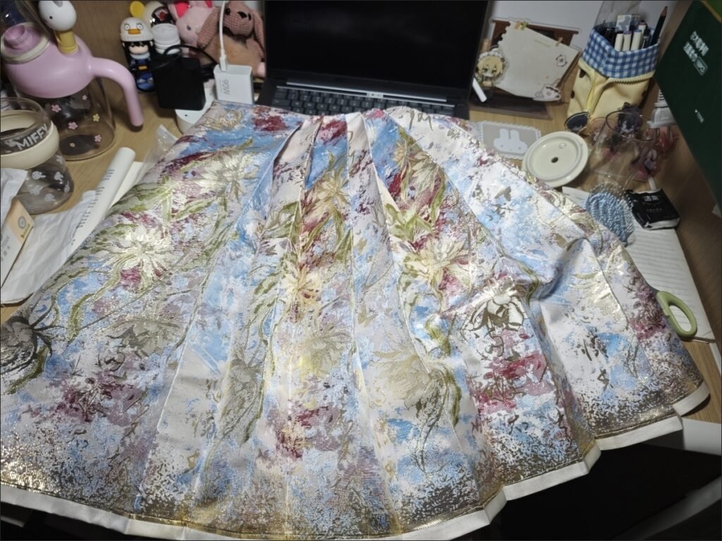 Cat among flower original Ming hanfu woven gold imitation makeup jacquard mamian skirt single piece