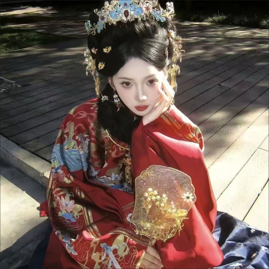 Zhen Yinglian Ming Dynasty Noble Girl Ming-style women’s hanfu long robe heavy woven gold zhuanghua phoenix pattern