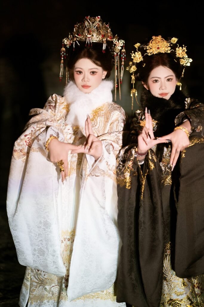 Zhen Yinglian Ming Dynasty Noble Girl Ming-style women’s hanfu long robe heavy woven gold zhuanghua phoenix pattern