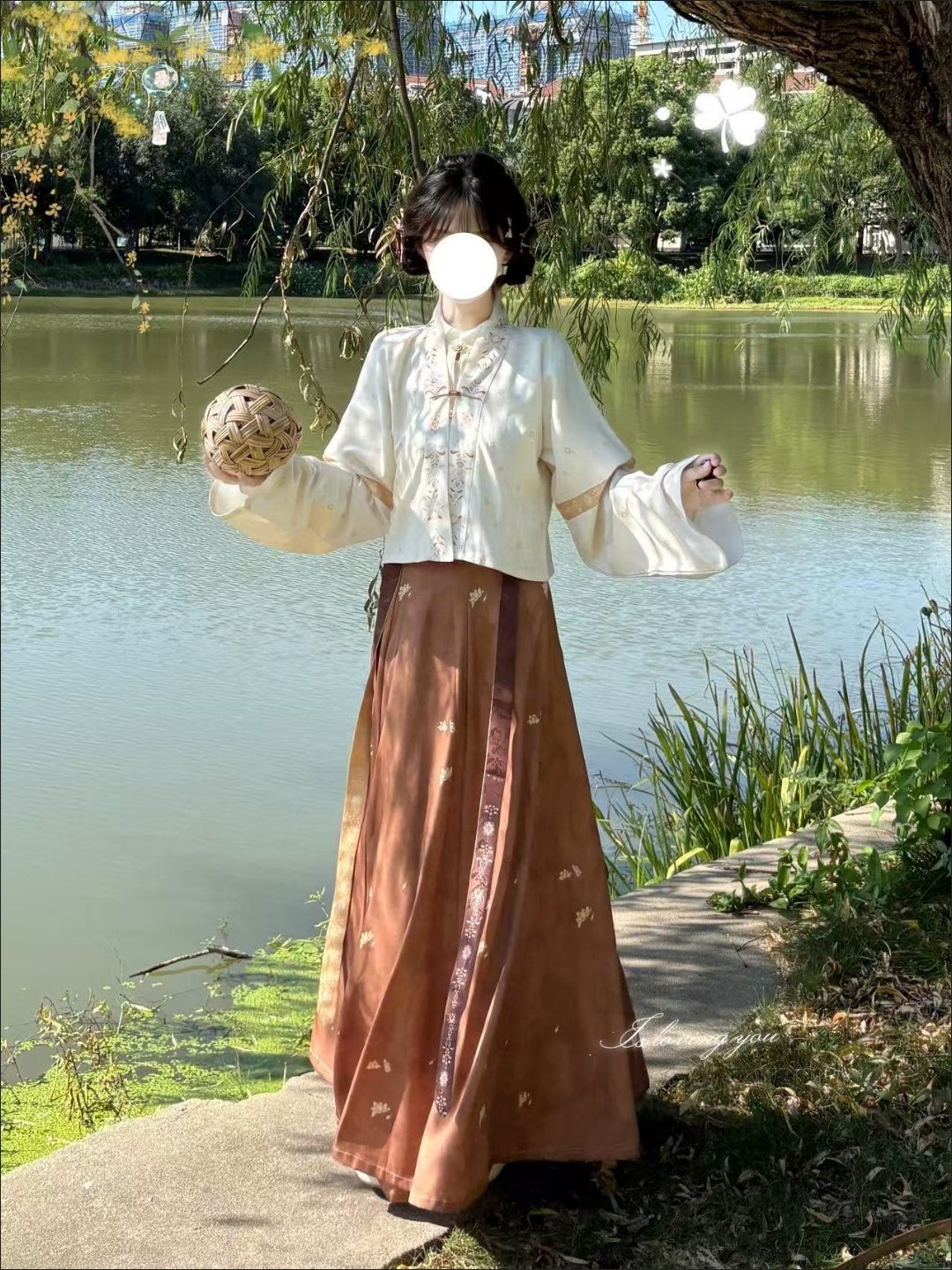 ZhenYinglian Suqiu Ming Style improved Hanfu top and broken skirt, stand collar and printed fabric details