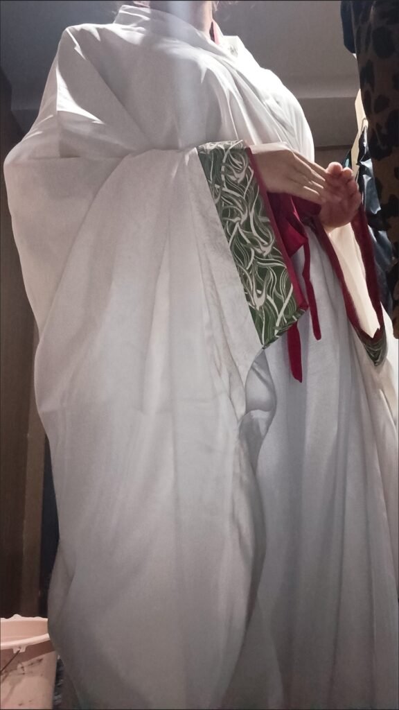 Zhen Yinglian® Gongsun Li Praying Snow Spirit Blessing cosplay costume, white Warring States robe Hanfu with red trim, elegant flowing traditional Chinese outfit